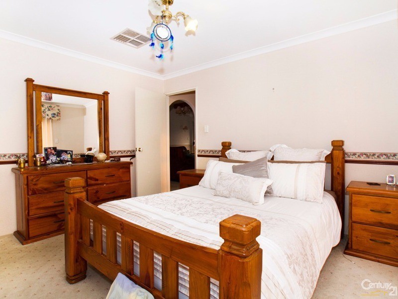 16 Autumn Crescent, Thornlie WA 6108