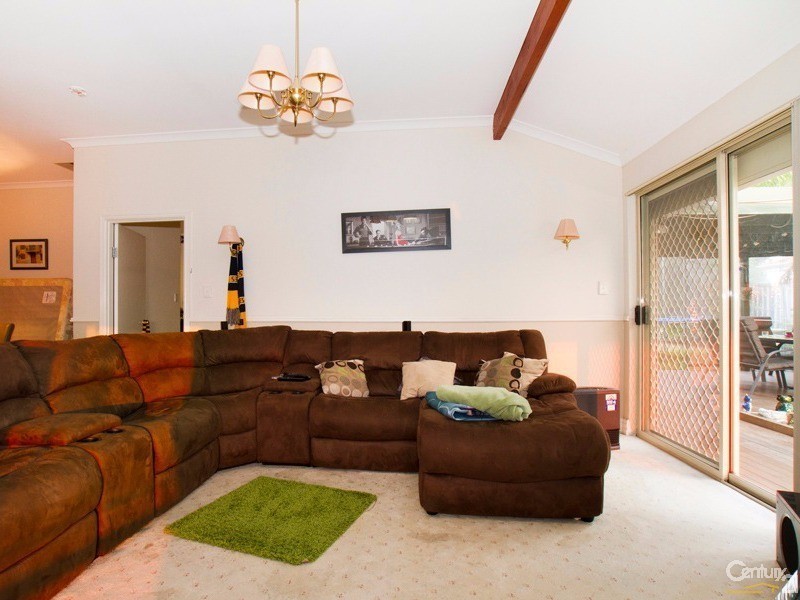 16 Autumn Crescent, Thornlie WA 6108