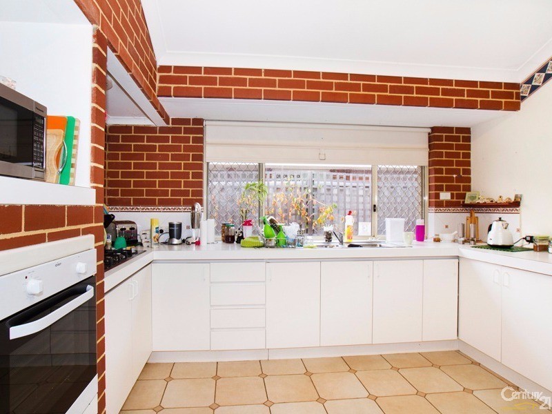 16 Autumn Crescent, Thornlie WA 6108
