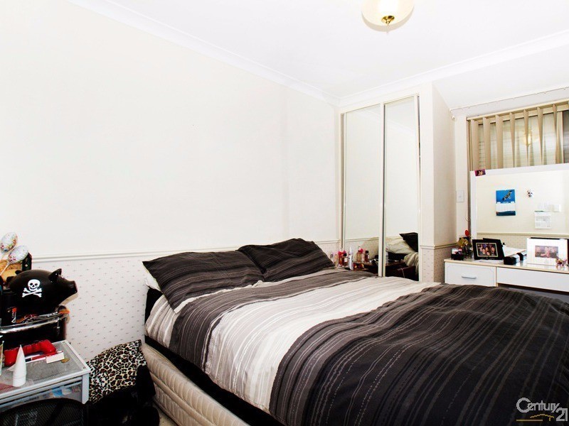 16 Autumn Crescent, Thornlie WA 6108