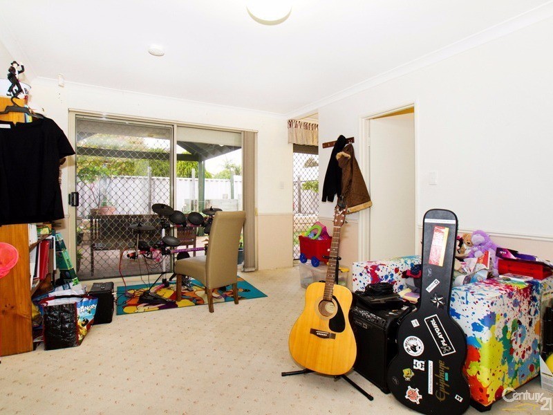16 Autumn Crescent, Thornlie WA 6108