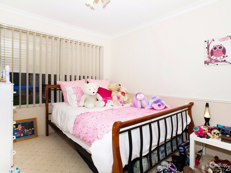 16 Autumn Crescent, Thornlie WA 6108