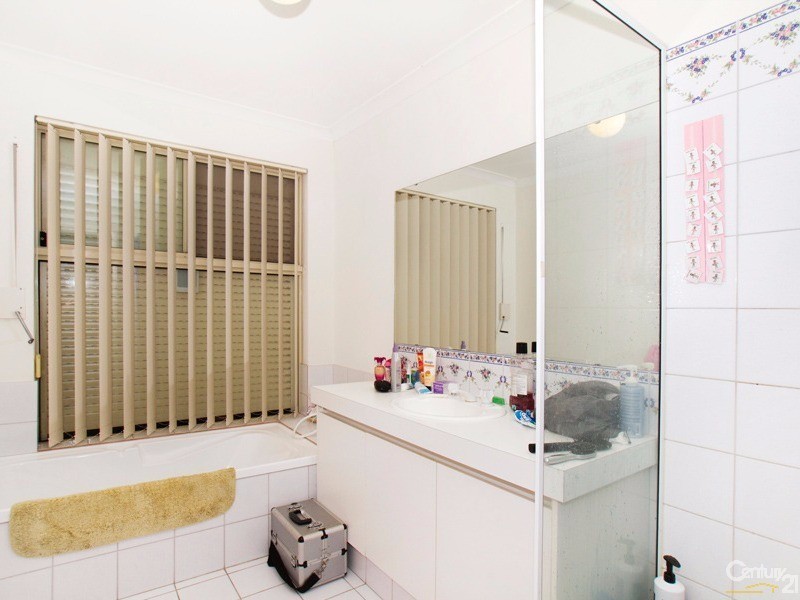 16 Autumn Crescent, Thornlie WA 6108