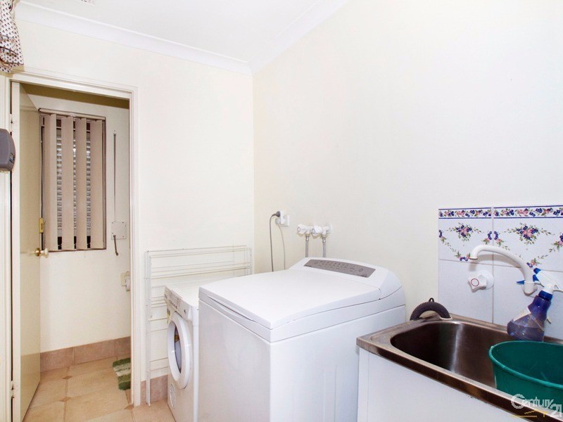 16 Autumn Crescent, Thornlie WA 6108