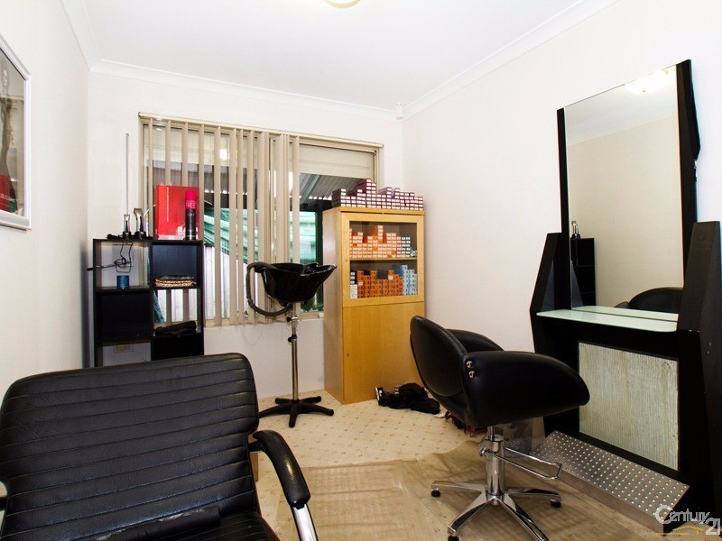 16 Autumn Crescent, Thornlie WA 6108
