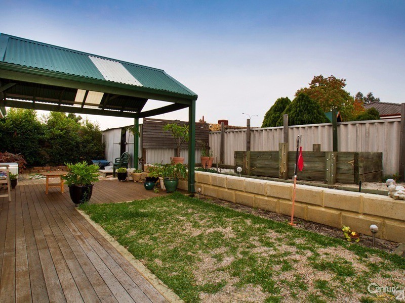 16 Autumn Crescent, Thornlie WA 6108