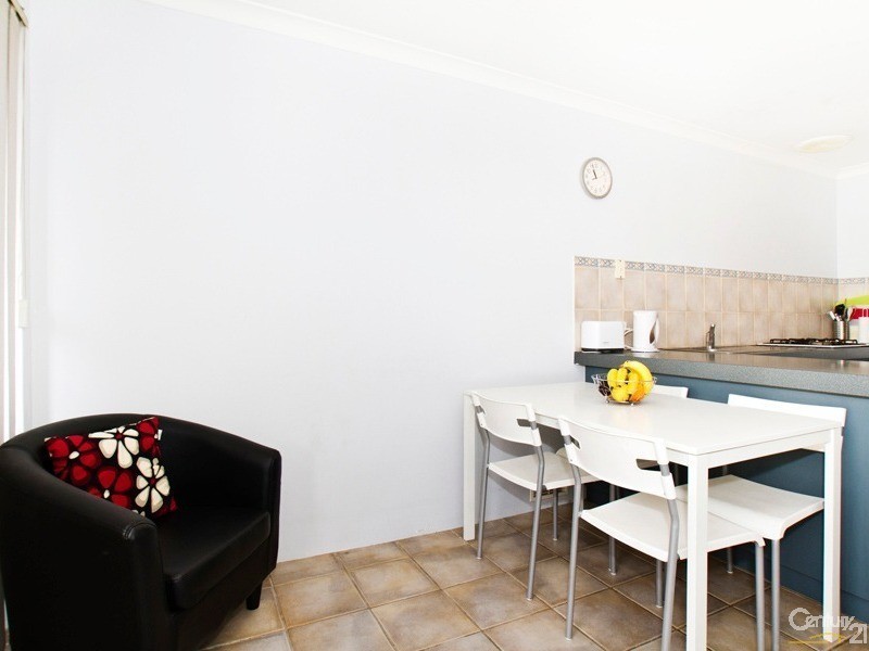 7/61 Wanaping Road, Kenwick WA 6107
