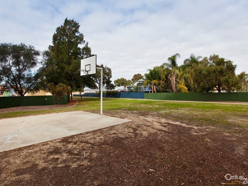 7/61 Wanaping Road, Kenwick WA 6107