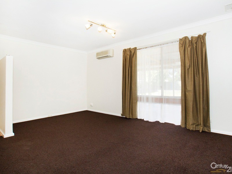 71 Lyrebird Way, Thornlie WA 6108