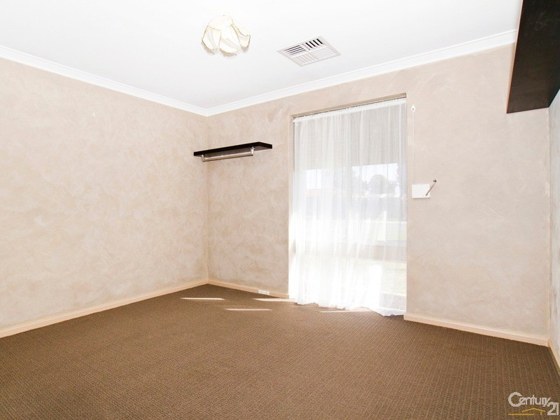 71 Lyrebird Way, Thornlie WA 6108