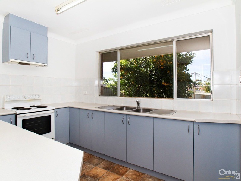 24 Pembury Road, Thornlie WA 6108