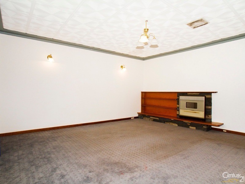 24 Pembury Road, Thornlie WA 6108