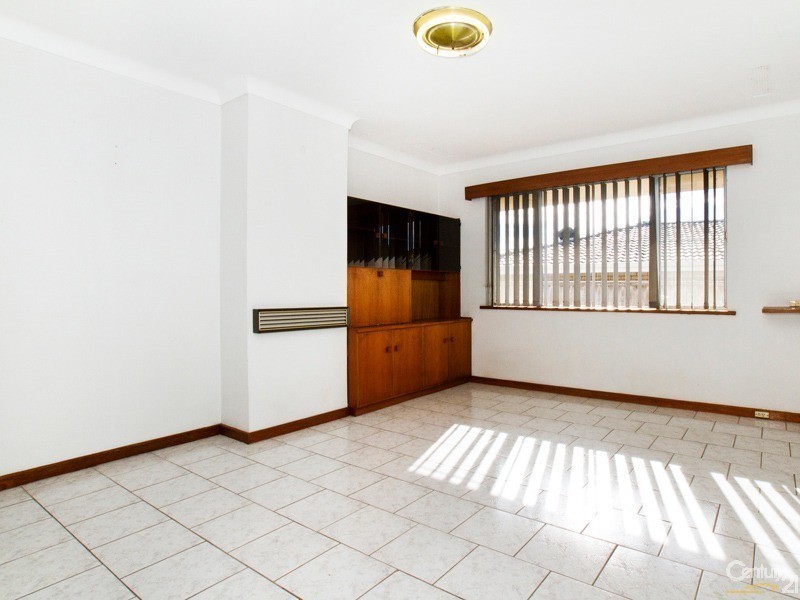 24 Pembury Road, Thornlie WA 6108