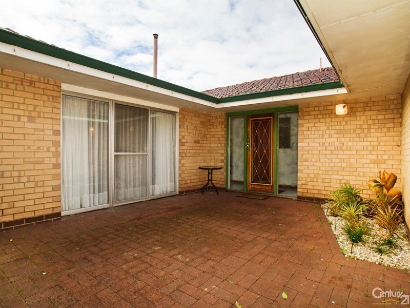 24 Pembury Road, Thornlie WA 6108