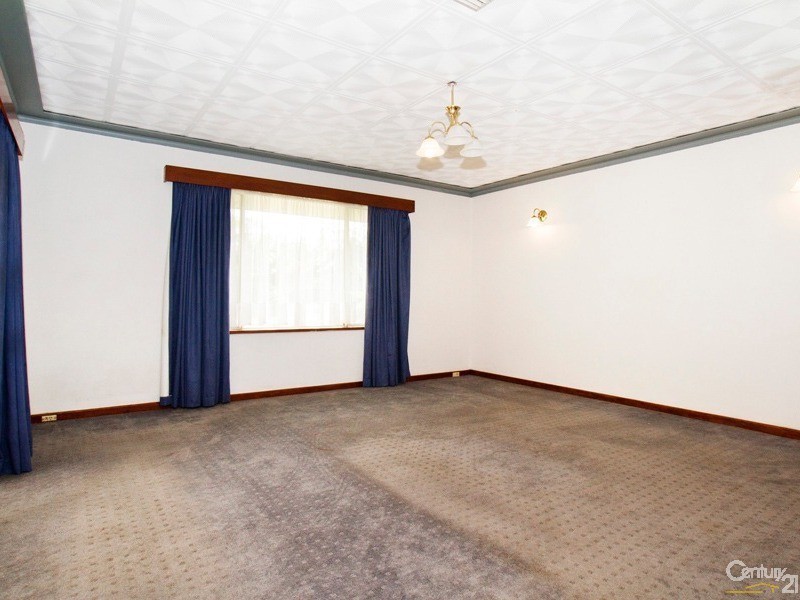 24 Pembury Road, Thornlie WA 6108