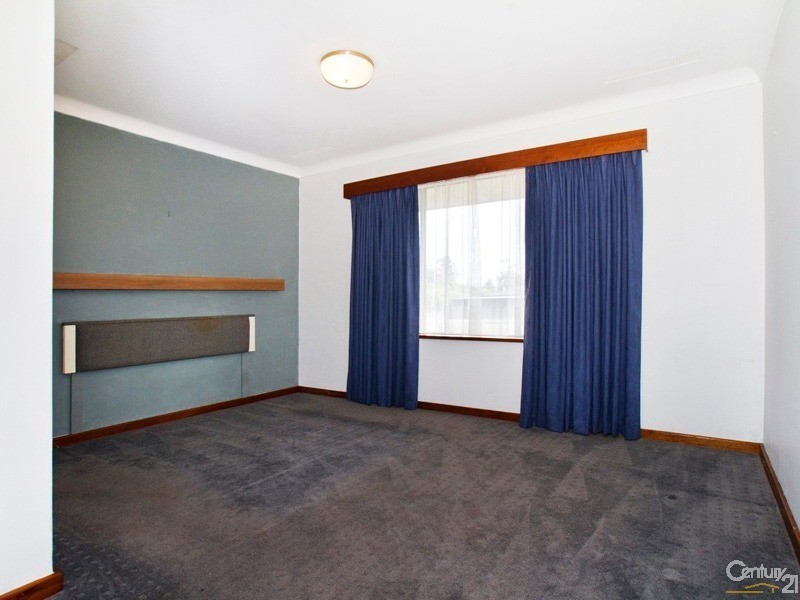 24 Pembury Road, Thornlie WA 6108