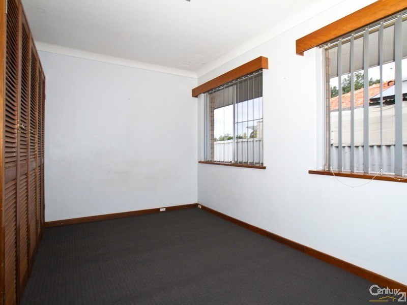 24 Pembury Road, Thornlie WA 6108