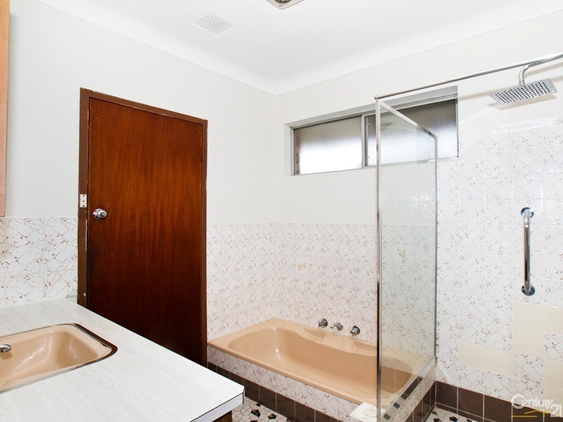 24 Pembury Road, Thornlie WA 6108