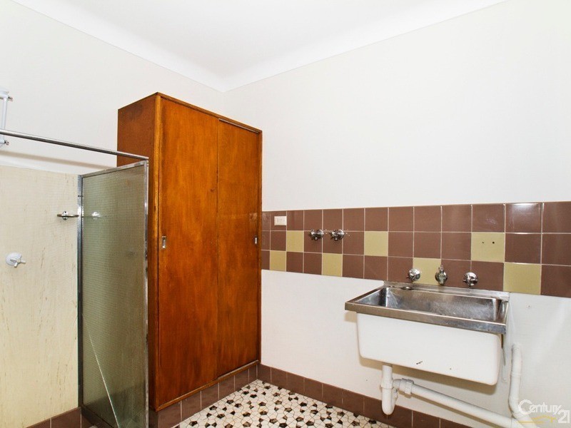 24 Pembury Road, Thornlie WA 6108