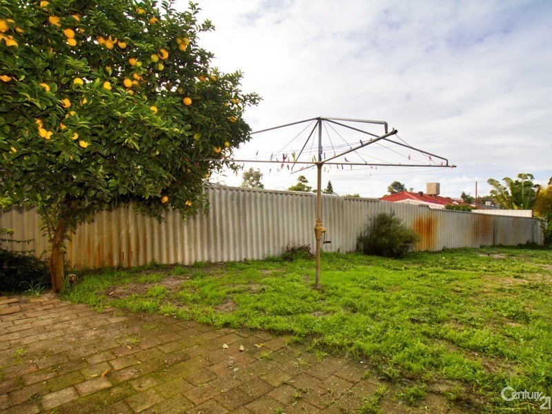 24 Pembury Road, Thornlie WA 6108