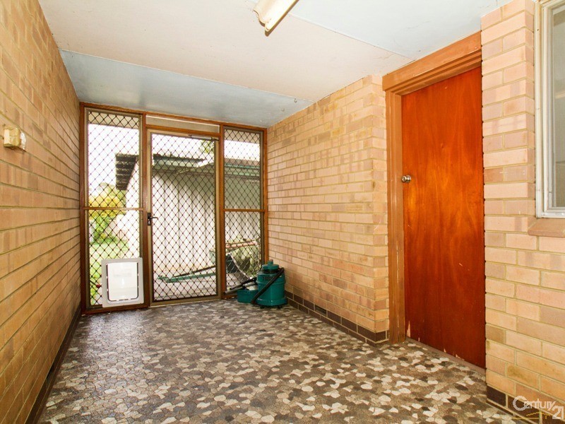 24 Pembury Road, Thornlie WA 6108