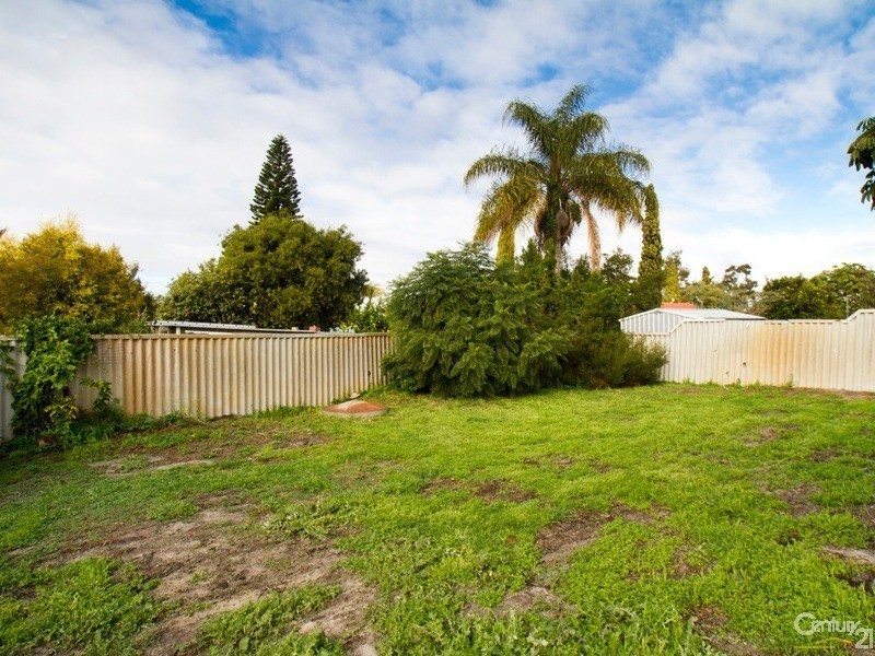 24 Pembury Road, Thornlie WA 6108
