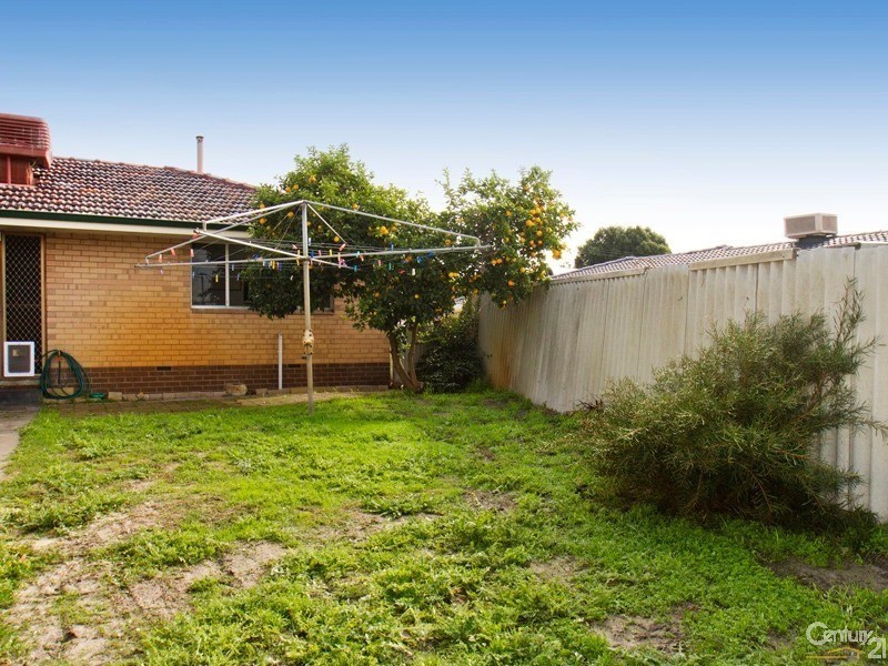 24 Pembury Road, Thornlie WA 6108
