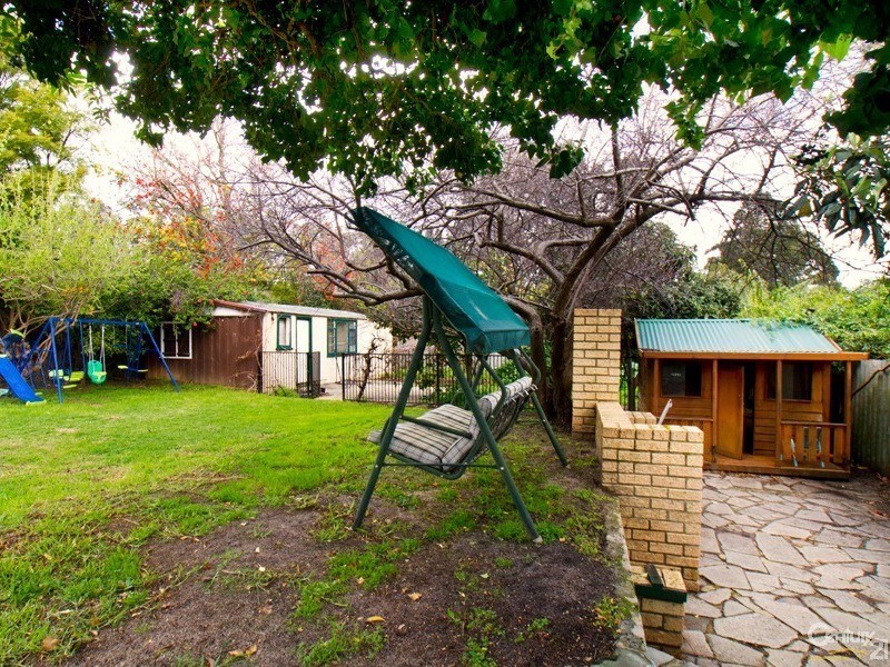 21 Buckingham Road, Kelmscott WA 6111
