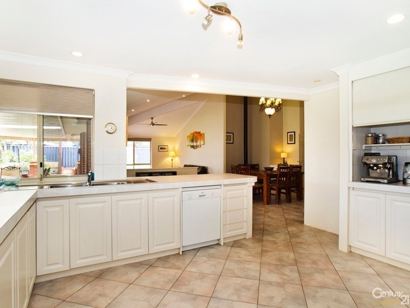 14 Hibiscus Mews, Canning Vale WA 6155