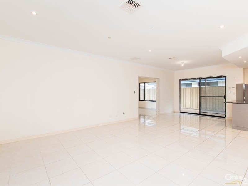 28 Fulmar Way, Seville Grove WA 6112