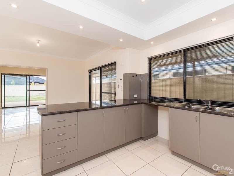 28 Fulmar Way, Seville Grove WA 6112