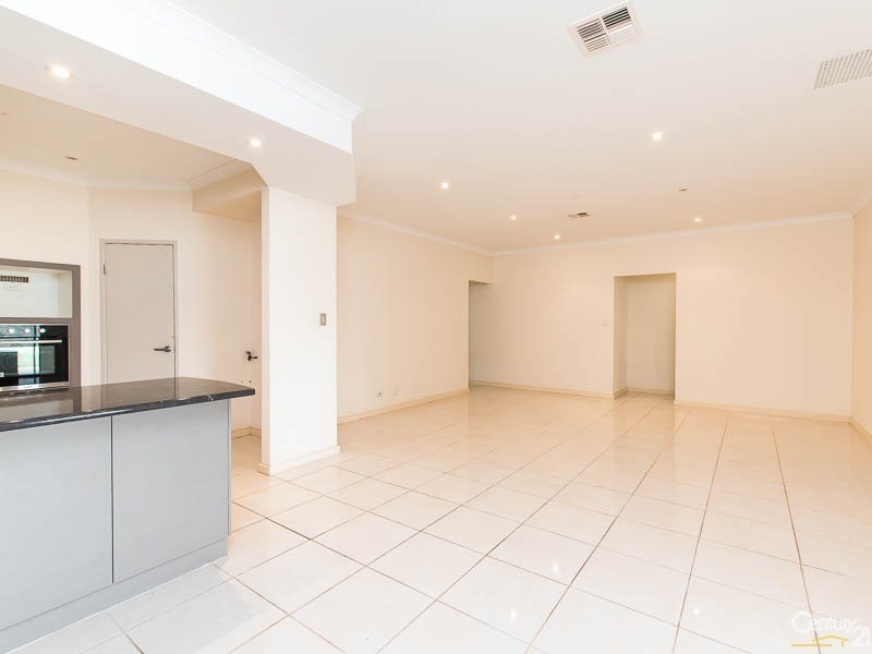 28 Fulmar Way, Seville Grove WA 6112