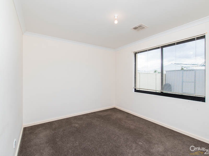 28 Fulmar Way, Seville Grove WA 6112