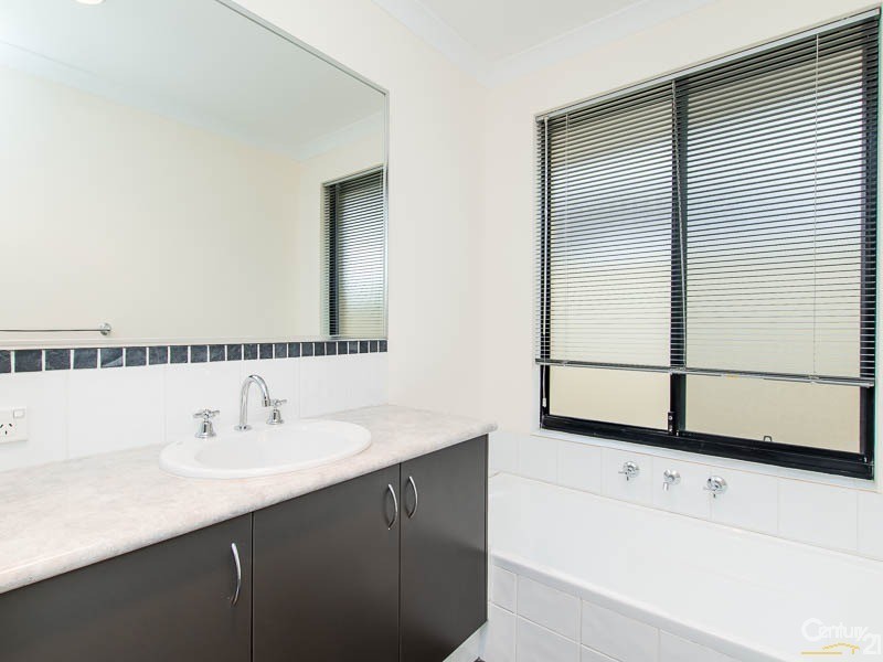 28 Fulmar Way, Seville Grove WA 6112