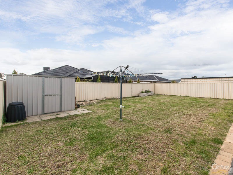 28 Fulmar Way, Seville Grove WA 6112