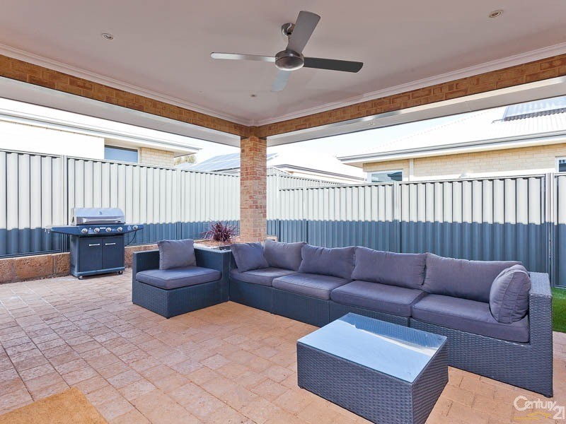 3 Hazewinkel Gardens, Champion Lakes WA 6111