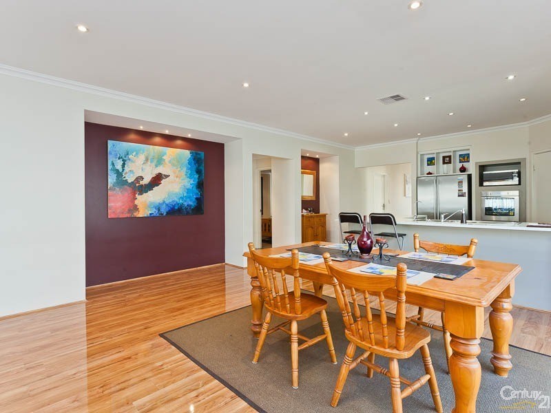 3 Hazewinkel Gardens, Champion Lakes WA 6111