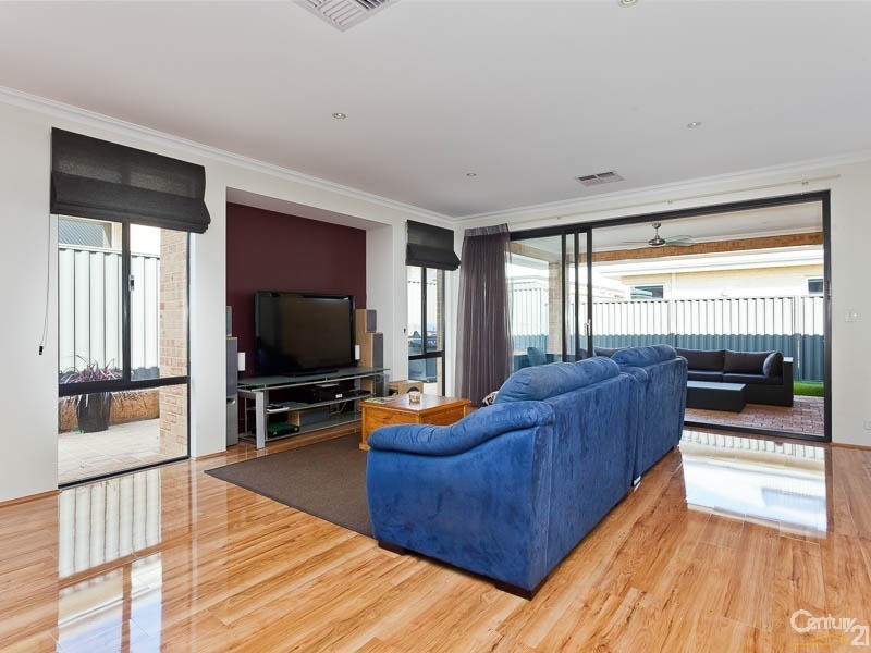 3 Hazewinkel Gardens, Champion Lakes WA 6111