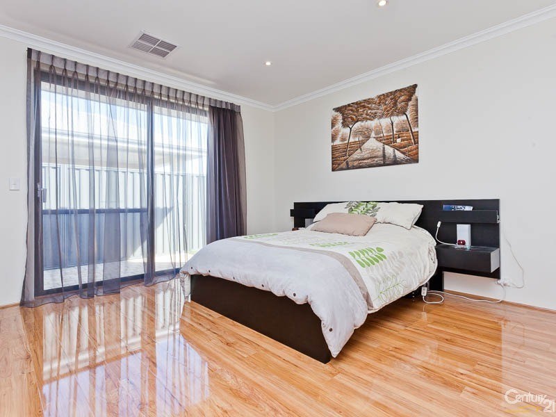 3 Hazewinkel Gardens, Champion Lakes WA 6111