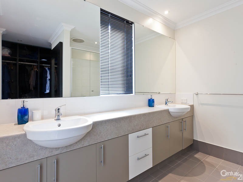 3 Hazewinkel Gardens, Champion Lakes WA 6111