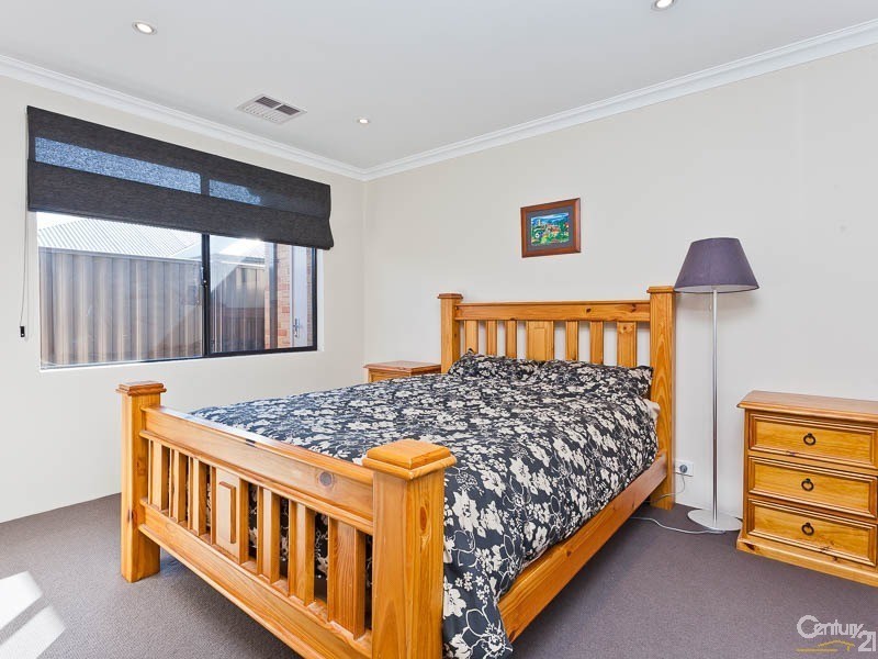 3 Hazewinkel Gardens, Champion Lakes WA 6111