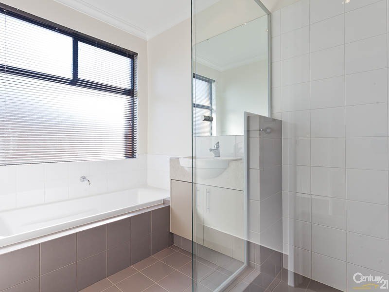 3 Hazewinkel Gardens, Champion Lakes WA 6111