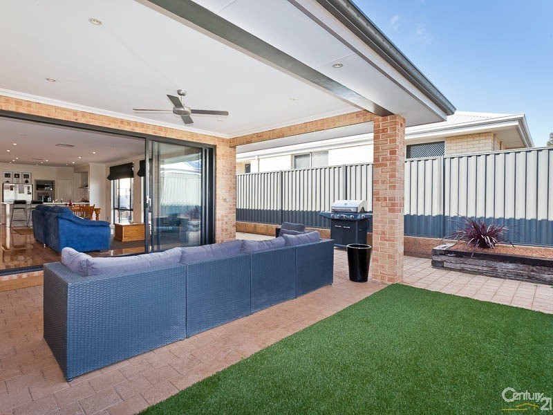 3 Hazewinkel Gardens, Champion Lakes WA 6111