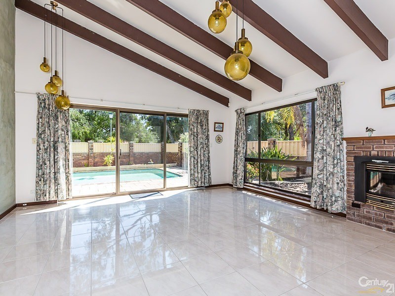 114 Regency Drive, Thornlie WA 6108