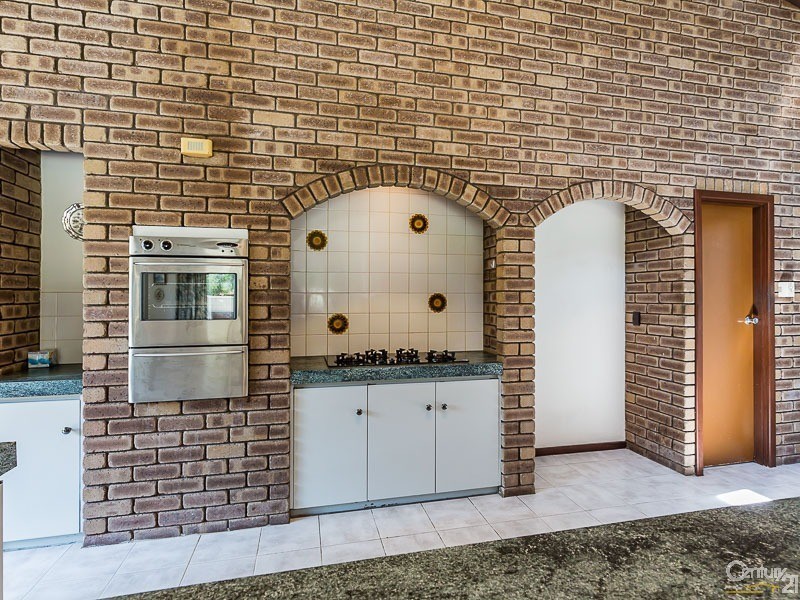 114 Regency Drive, Thornlie WA 6108