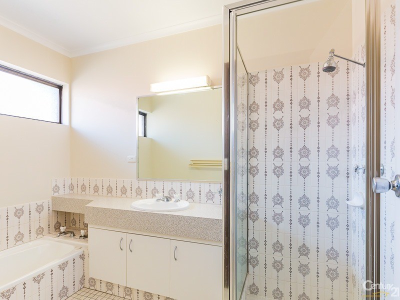 114 Regency Drive, Thornlie WA 6108