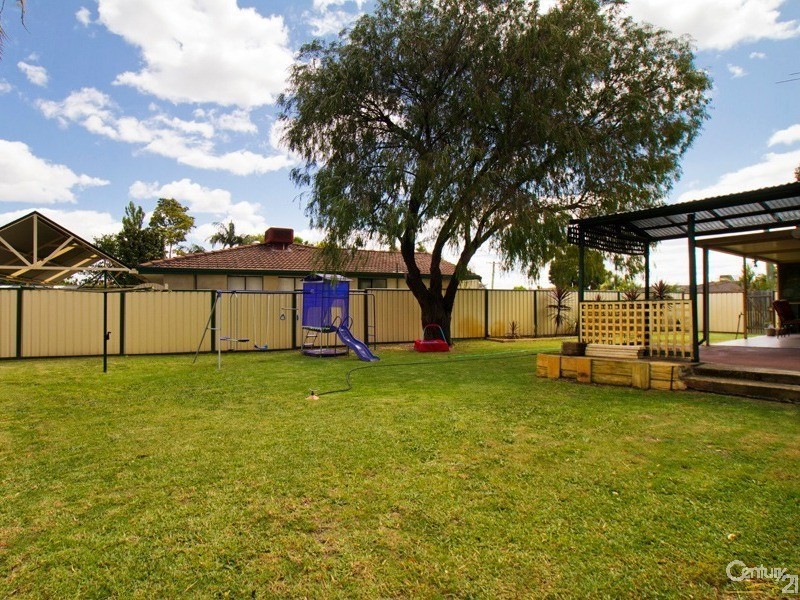4 Imperial Court, Seville Grove WA 6112