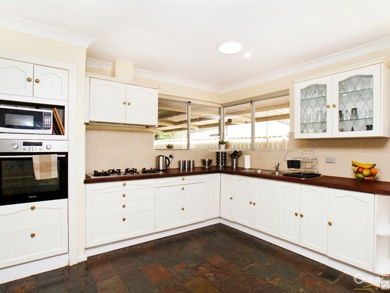 10 Coral Street, Martin WA 6110