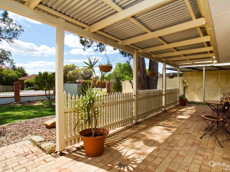 10 Coral Street, Martin WA 6110