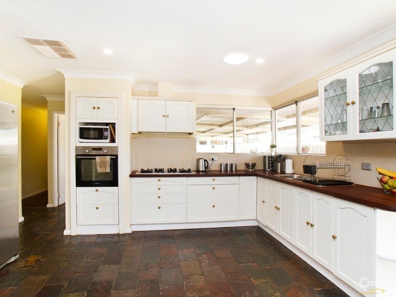 10 Coral Street, Martin WA 6110